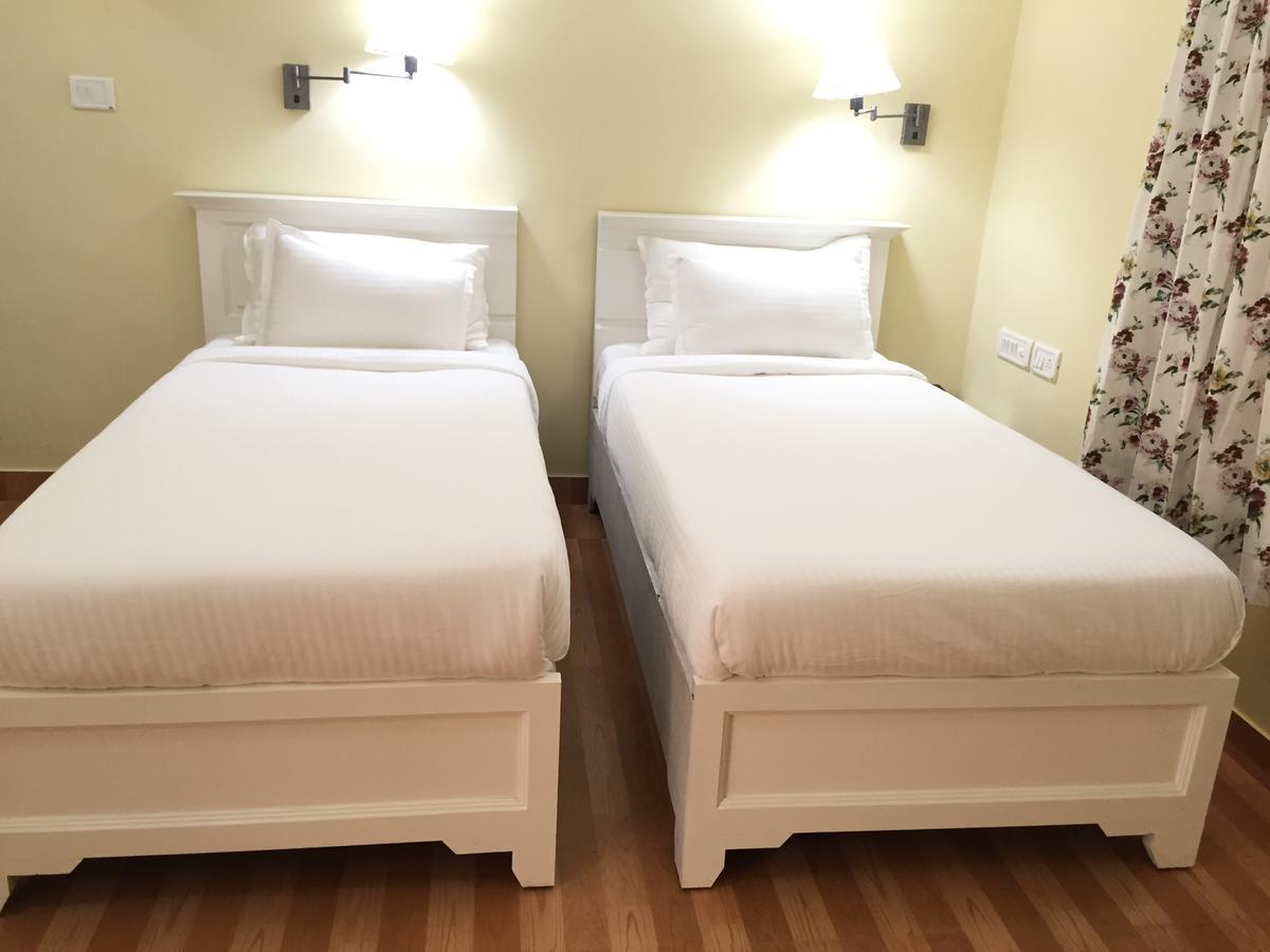 Daffodils Spice Court Hotel Kochi Kültér fotó