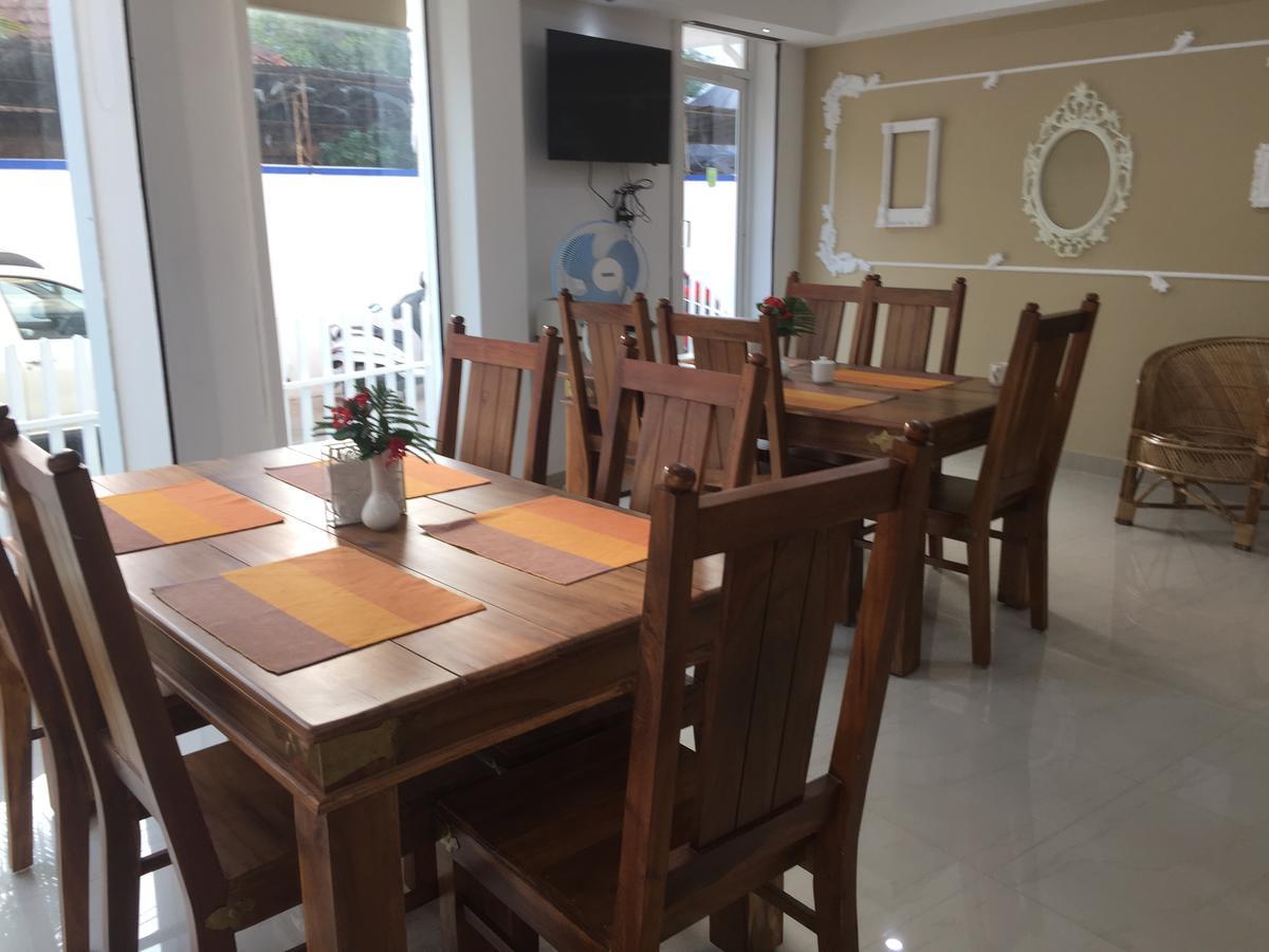 Daffodils Spice Court Hotel Kochi Kültér fotó