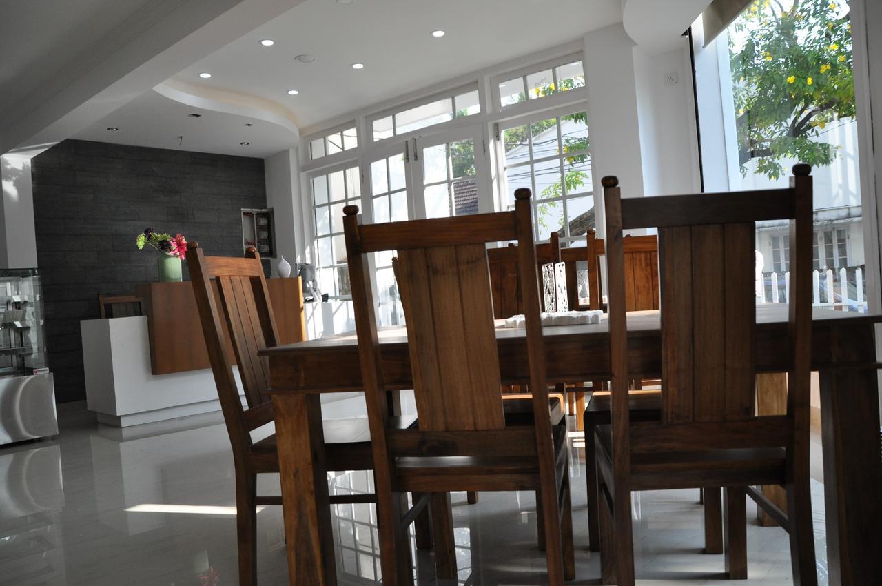Daffodils Spice Court Hotel Kochi Kültér fotó