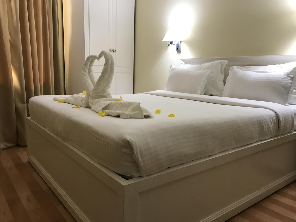Daffodils Spice Court Hotel Kochi Kültér fotó
