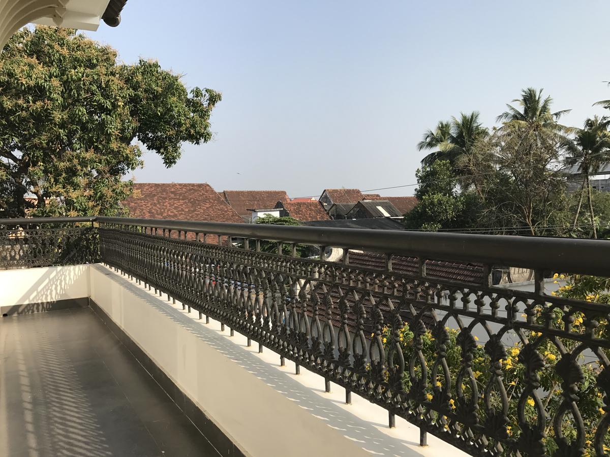 Daffodils Spice Court Hotel Kochi Kültér fotó