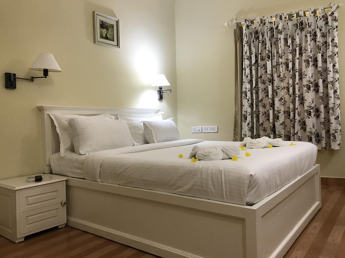 Daffodils Spice Court Hotel Kochi Kültér fotó