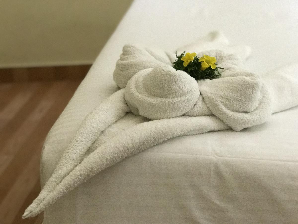 Daffodils Spice Court Hotel Kochi Kültér fotó