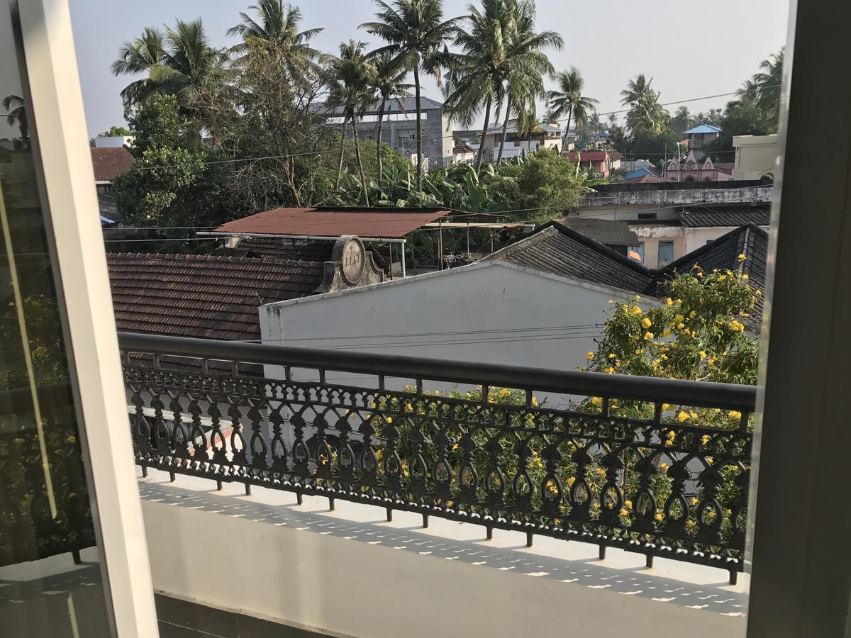 Daffodils Spice Court Hotel Kochi Kültér fotó