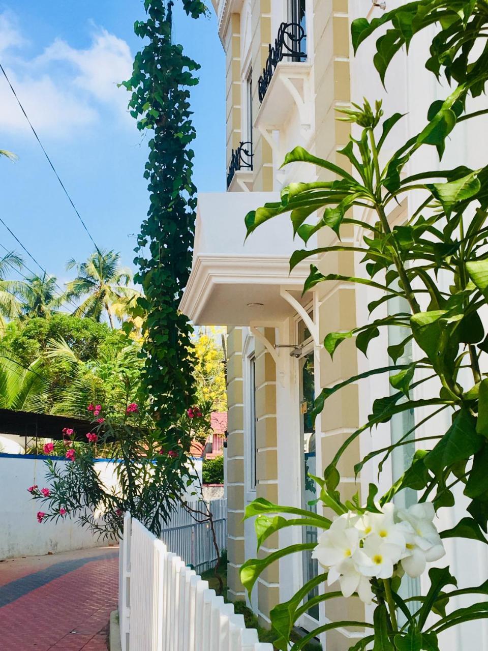 Daffodils Spice Court Hotel Kochi Kültér fotó