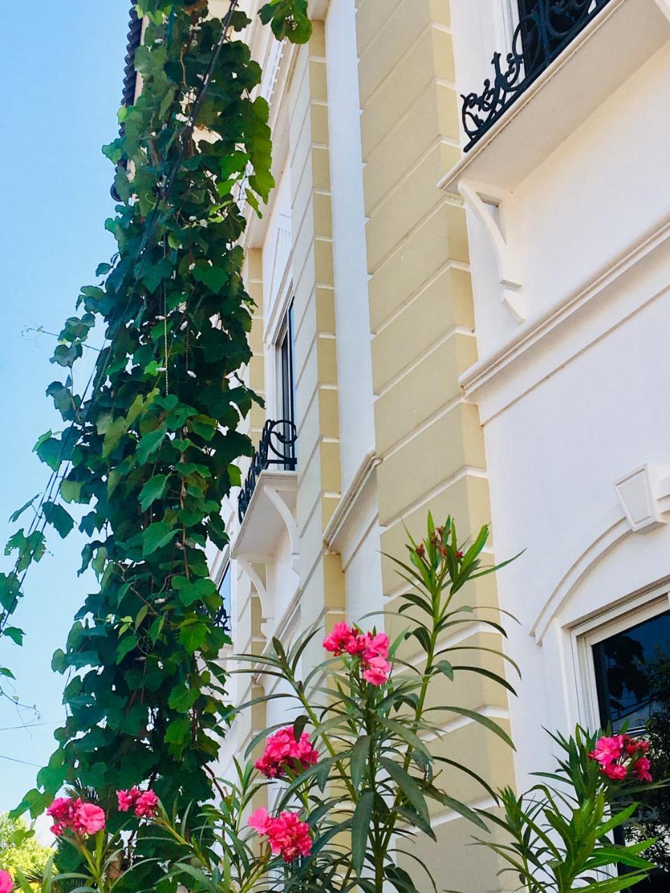 Daffodils Spice Court Hotel Kochi Kültér fotó